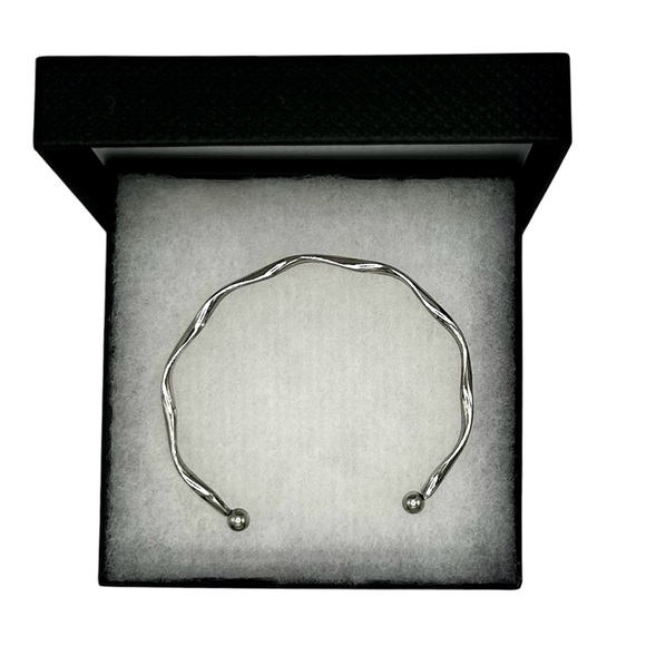 Gold or Silver Twist Design Open Cuff Bracelet. New - Picture 9 of 11